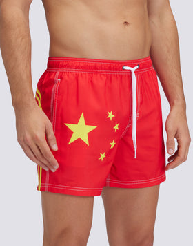TRAJE DE BAÑO CORTO CINTURA ELÁSTICA POLIÉSTER RECICLADO REPREVE® BANDERA CHINA