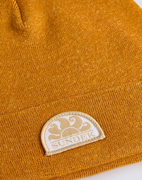 BEANIE WITH PATCH
