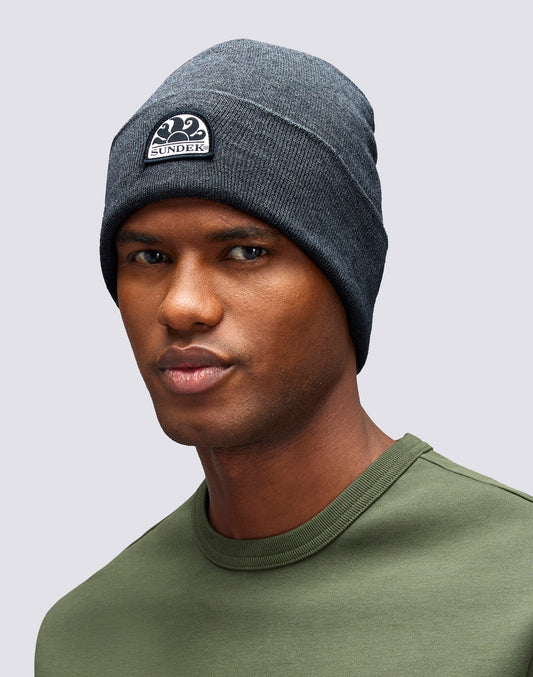 GORRO CON PARCHE