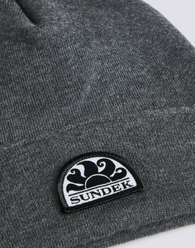 BEANIE WITH PATCH