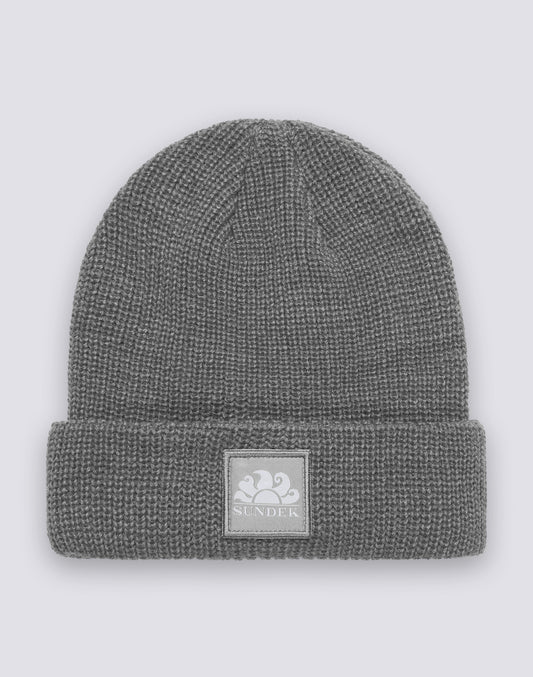 BONNET EN TRICOT CÔTELÉ