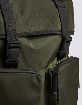 SAC À DOS EN NYLON BRILLANT AVEC POCHES CARGO