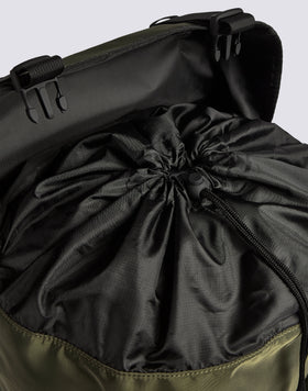 SAC À DOS EN NYLON BRILLANT AVEC POCHES CARGO