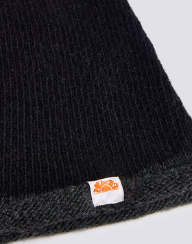 BONNET DE COULEUR CONTRASTÉE