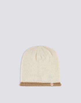 BEANIE IN CONTRAST COLOR