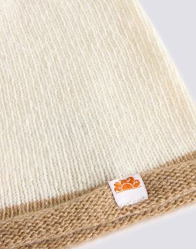 BEANIE IN CONTRAST COLOR