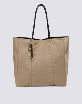 GRAND SAC AVEC VOLANTS SUR LES CÔTÉS