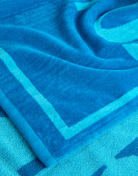 SERVIETTE DE PLAGE EN ÉPONGE JACQUARD AVEC MAXI LOGO