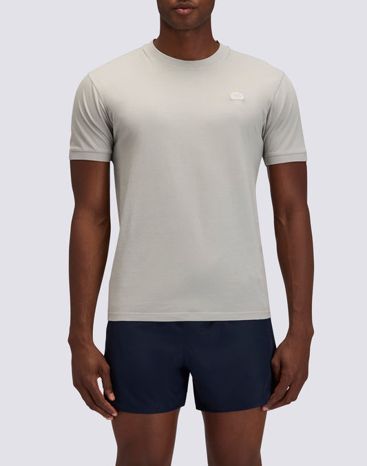 CAMISETA NEW DEY DE CUELLO REDONDO TEÑIDA EN PIEZA CON LOGOTIPO