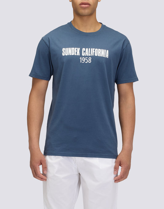 CAMISETA DE CUELLO REDONDO PARA HOMBRE CON INSCRIPCIÓN SUNDEK CALIFORNIA 1958