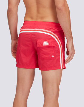 SHORT CRINKLED SWIM SHORTS WITH AN ELASTICATED WAISTBAND