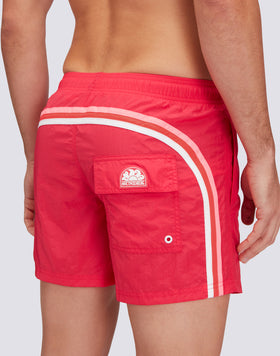 SHORT CRINKLED SWIM SHORTS WITH AN ELASTICATED WAISTBAND