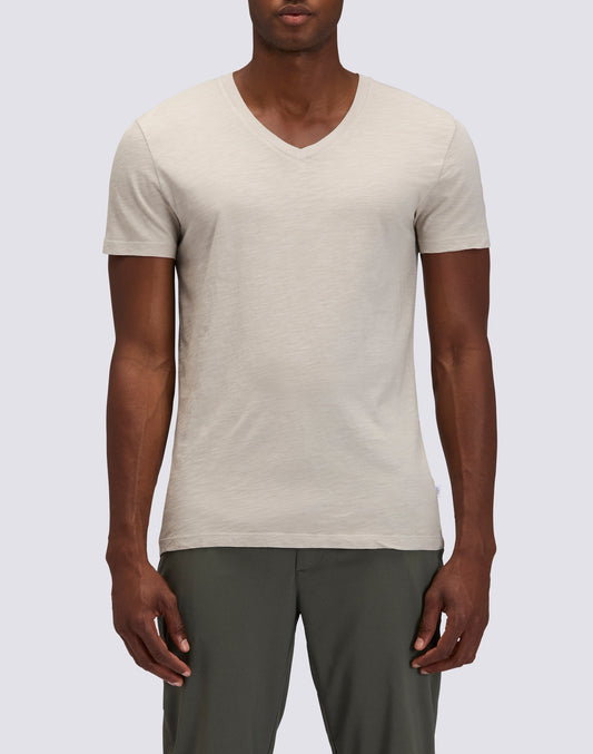 T-SHIRT À COL EN V TEINT DANS LA MASSE