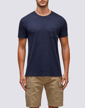 T-SHIRT TEINTÉ EN VÊTEMENT AVEC POCHE