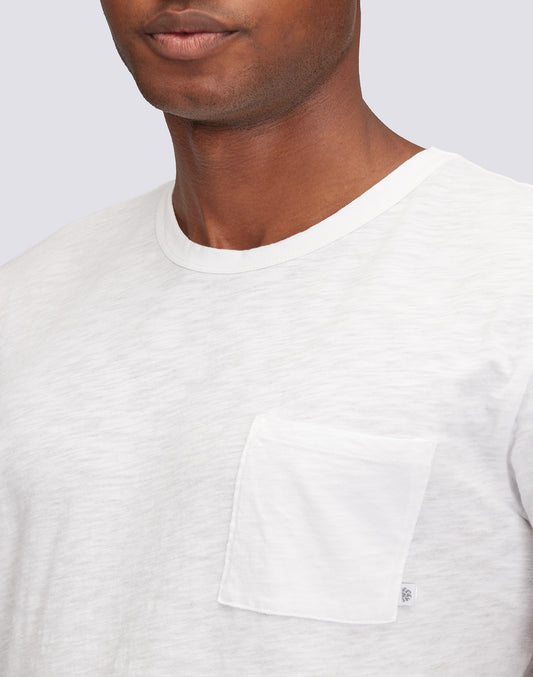 T-SHIRT TEINTÉ EN VÊTEMENT AVEC POCHE