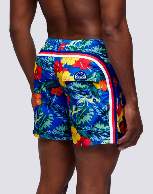 REPREVE® TRAJE DE BAÑO CORTO CON CINTURA ELÁSTICA Y ESTAMPADO MASTERPIECE