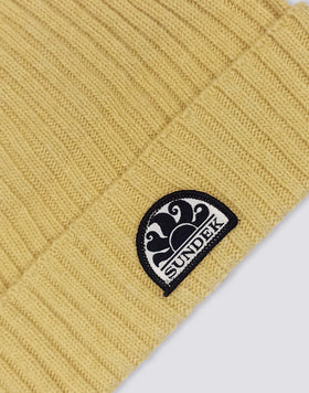 GORRO CON PARCHE ICÓNICO