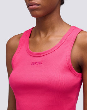 CROP TOP CON LOGOTIPO BORDADO