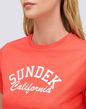 CAMISETA CROPPED DE MUJER CON LAVADO VINTAGE