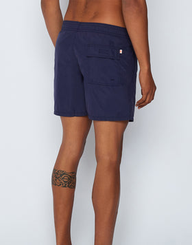 MID-LENGTH SWIM SHORTS WITH AN ELASTICATED WAISTBAND
